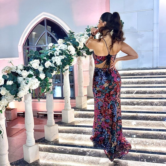 Mac dugal size 8 Women's Sequin Embellished Cross Neck Gown - Picture 3 of 5